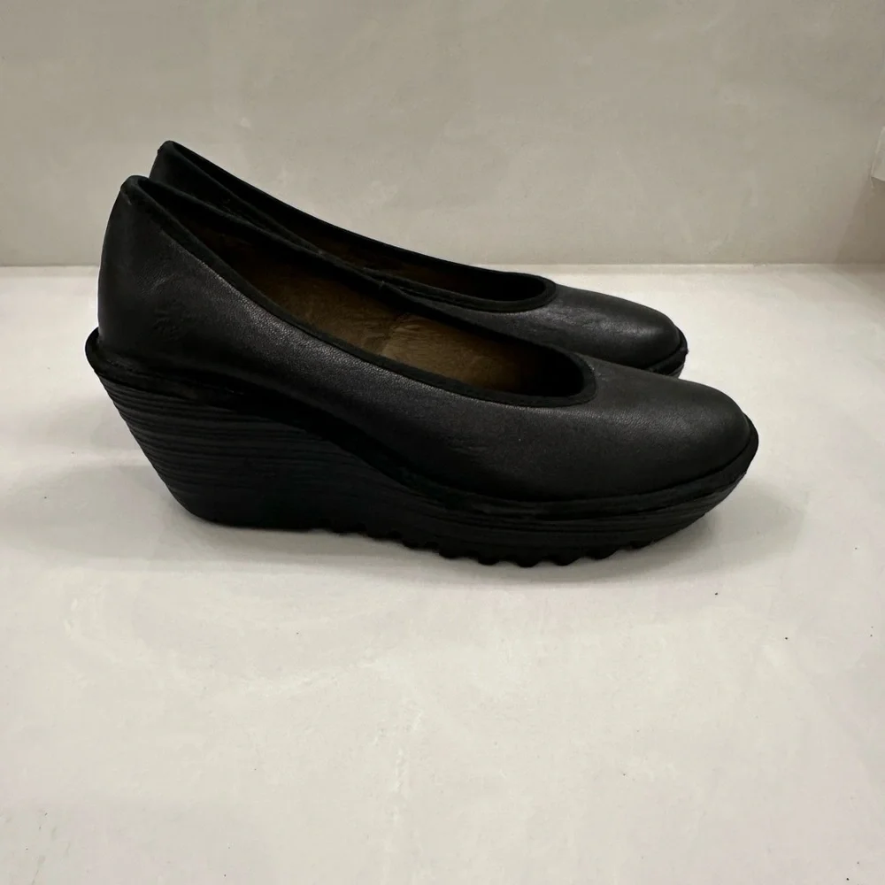 fly londonComfortLift Black Wedge Slip-On Flats
